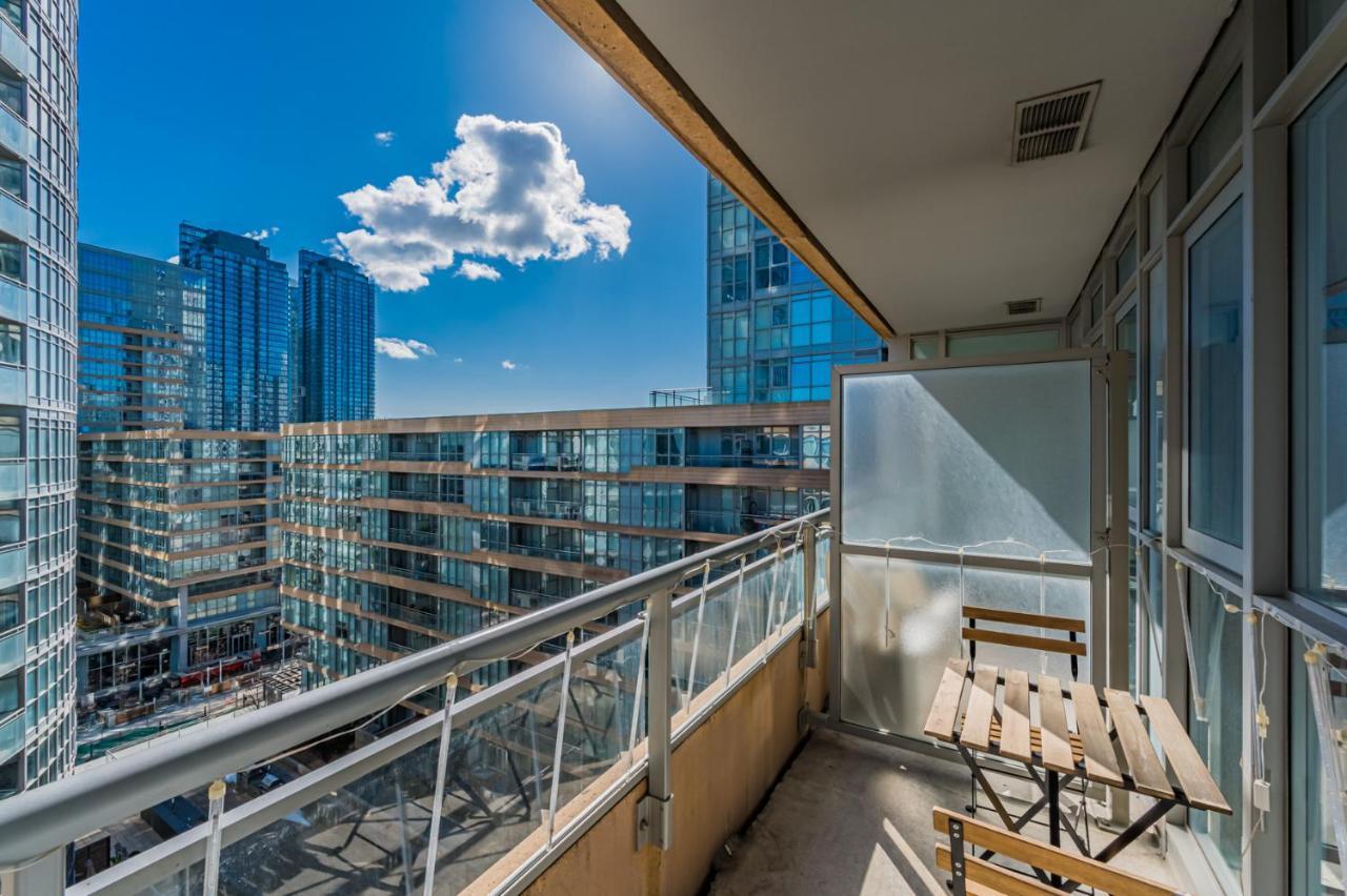 Leckie Luxurious Suites Toronto Bagian luar foto